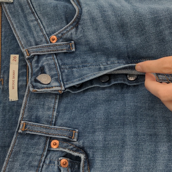Levi's Women's 26 Wedgie Skinny Jeans Raw Hem Dark Side Seam Button Fly Hi Rise - Picture 9 of 14